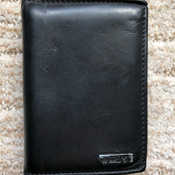 tumi tri fold wallet